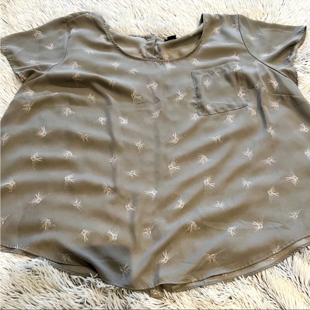 2/$30 Torrid Dandelion Blouse Top Gray 5X